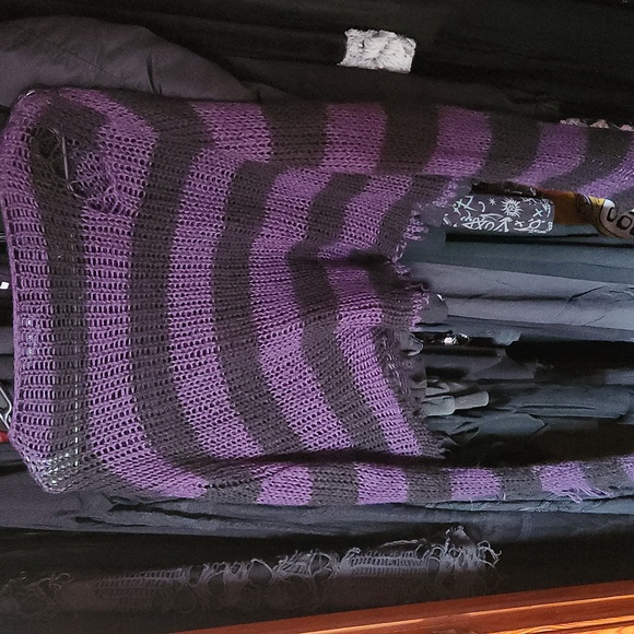 🖤distressed purple and black striped sweater - Picture 4 of 6
